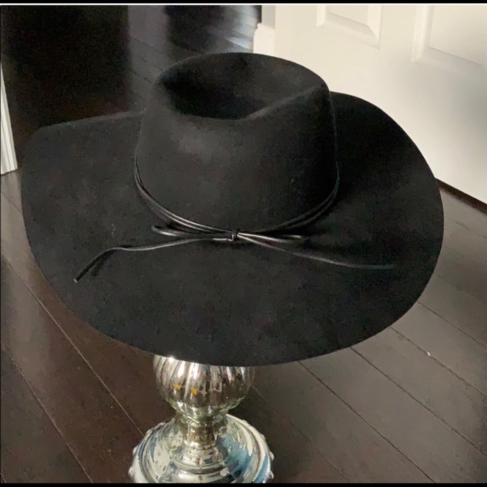 Black wide brim floppy hat